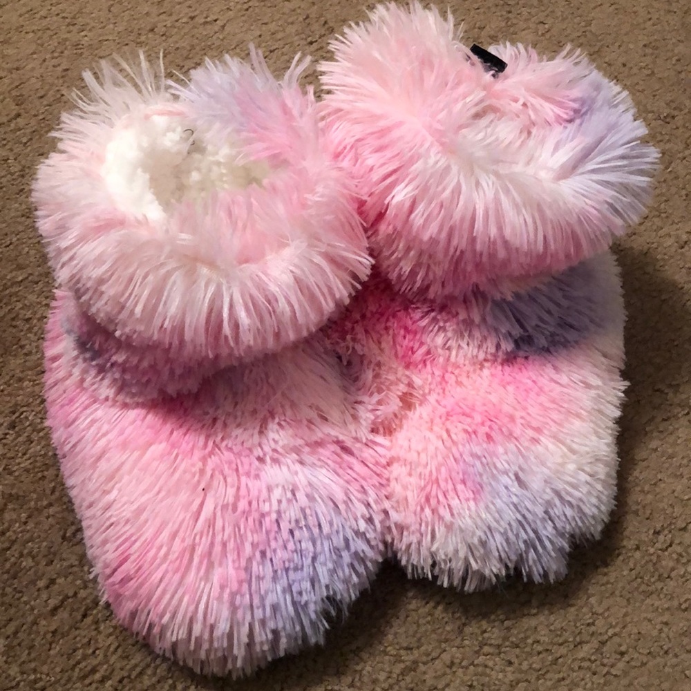 Fuzzy boot slippers